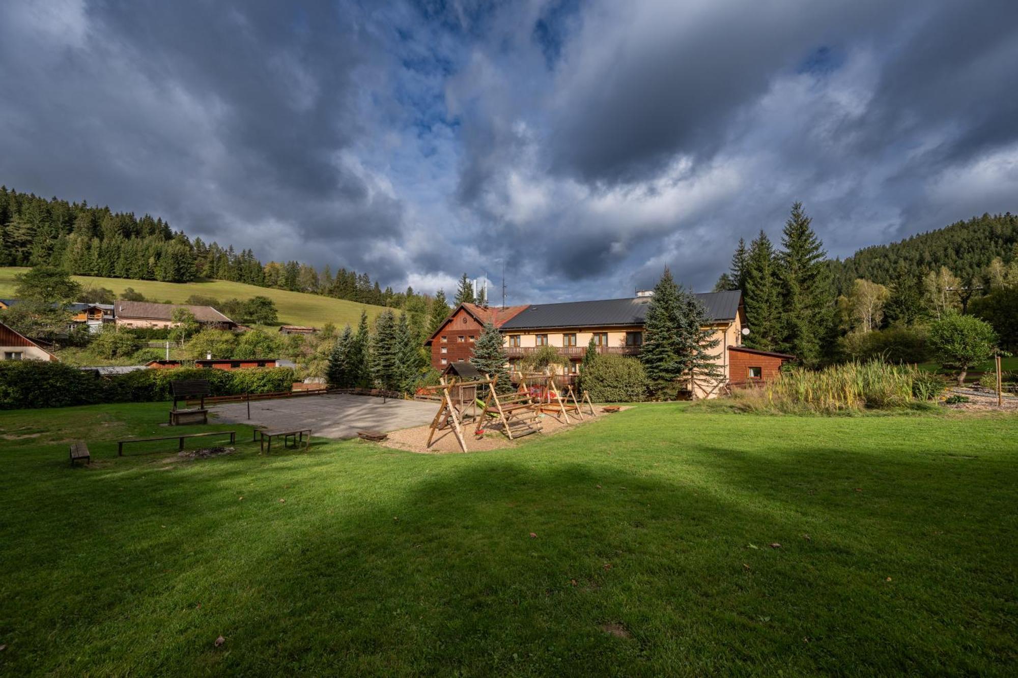 Horsky Hotel Kycerka Вельке-Карловице Экстерьер фото