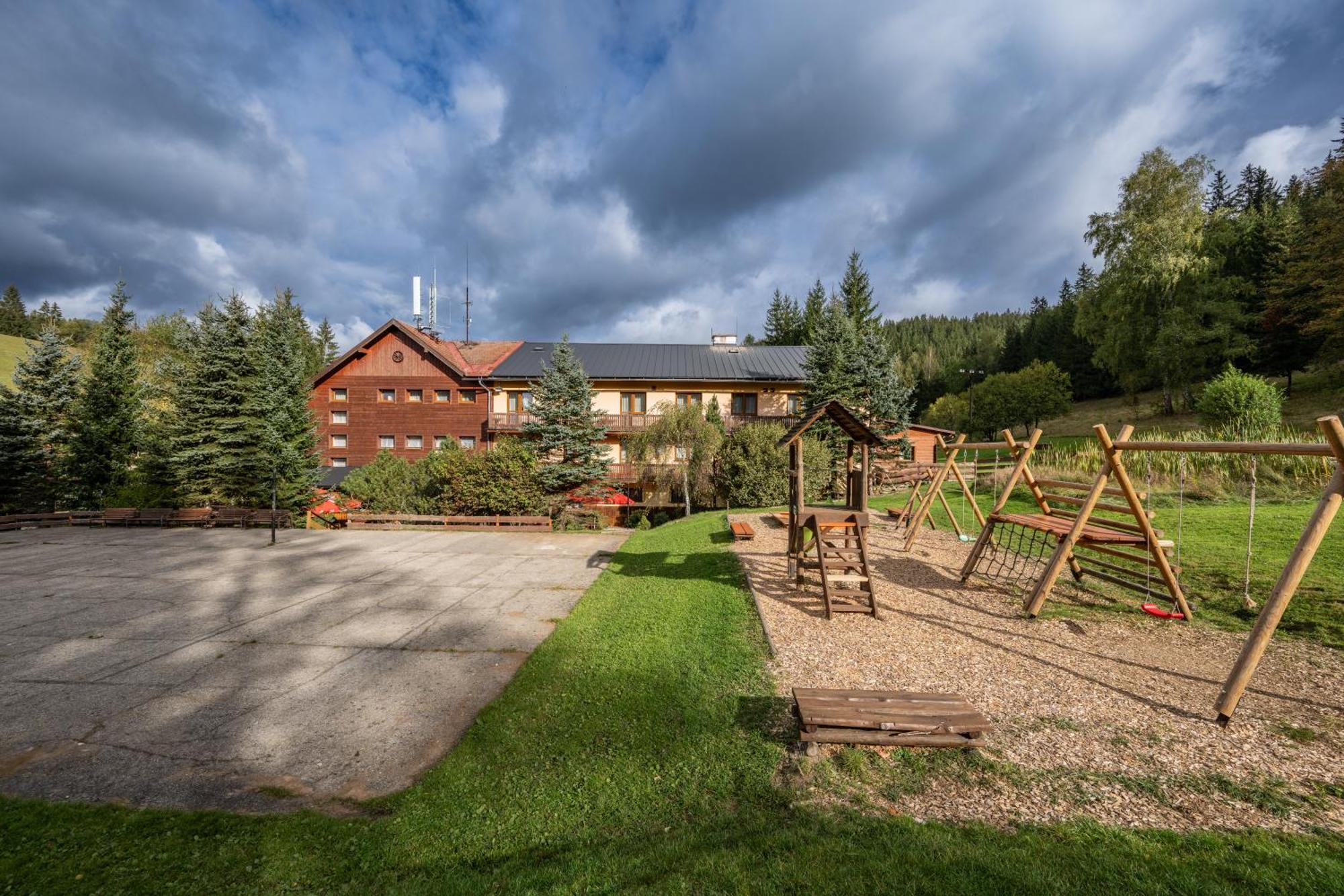 Horsky Hotel Kycerka Вельке-Карловице Экстерьер фото
